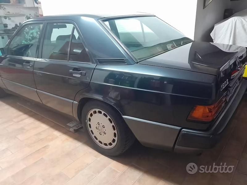 Usata Mercedes 190 Sportline 109 CV (80 kW) 1990 Grigio Berlina