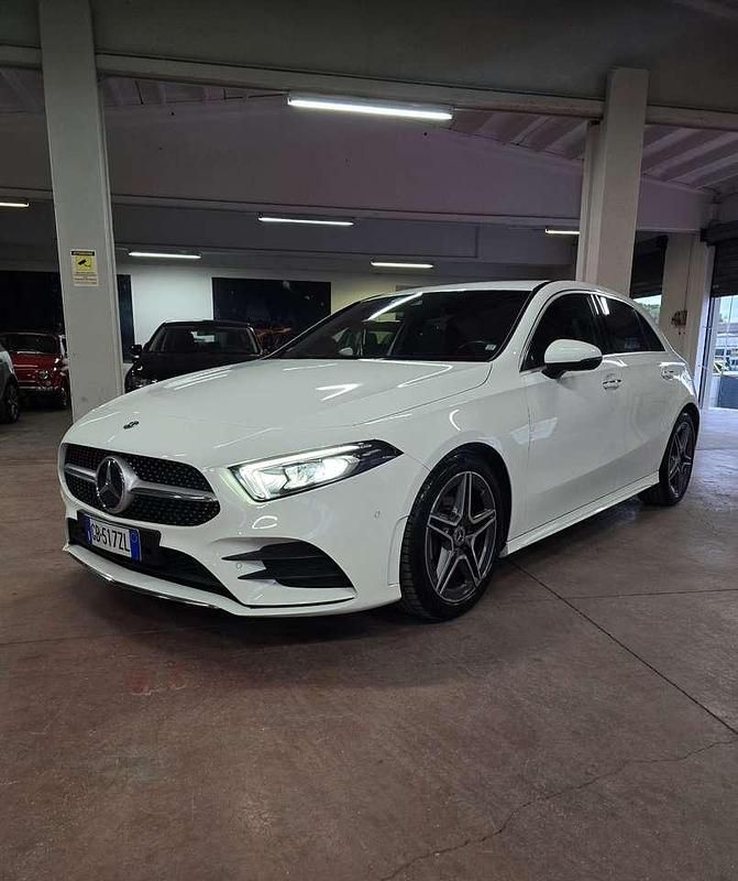 Bianco Usata 2018 Mercedes A180 Premium Tre volumi | 25.990 € (Buon prezzo) - Immagine 1/4