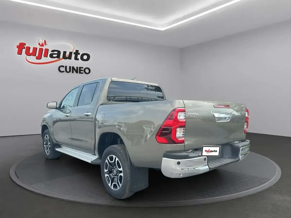 Nuova Toyota HiLux Executive 150 CV (110 kW) 2026 Ozide bronze Pick-up