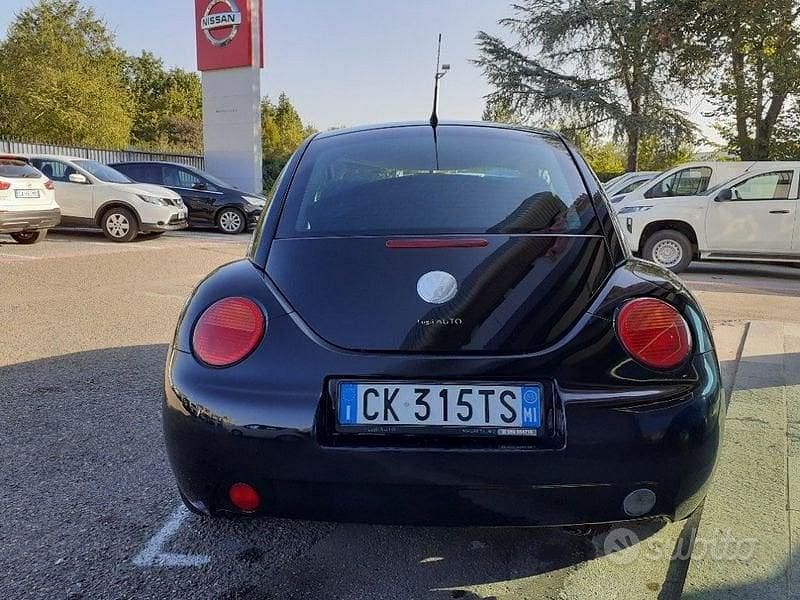 Usata VW New Beetle 102 CV (75 kW) 2003 Nero Utilitaria