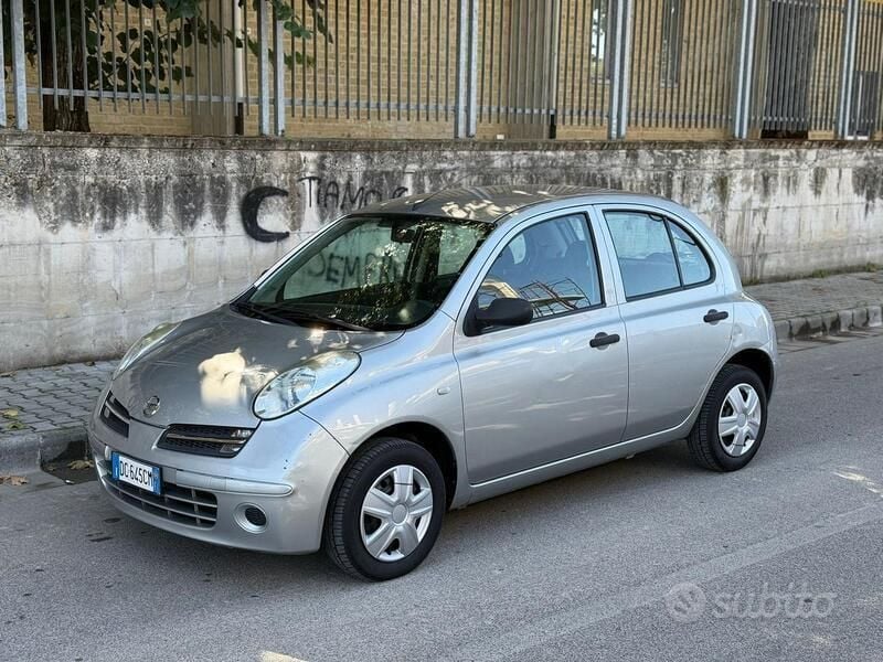 Grigio Usata 2006 Nissan Micra Due volumi | 1900 € (Buon prezzo) - Immagine 1/4