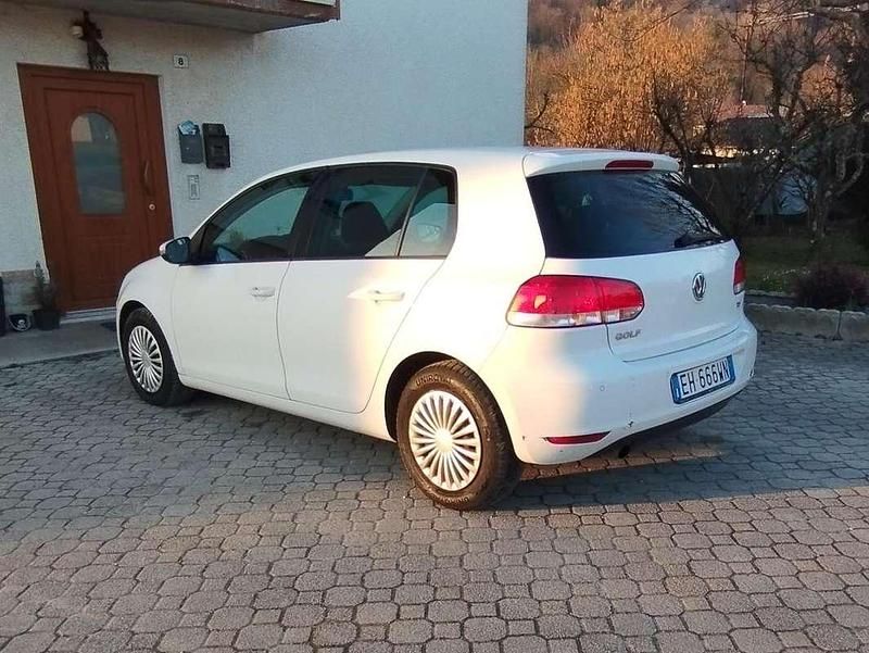 Usata VW Golf VI Comfortline 105 CV (77 kW) 2011 Bianco Utilitaria