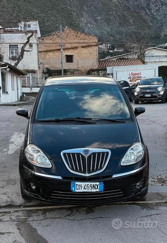 Usata Lancia Musa 90 CV (66 kW) 2008 Nero Monovolume