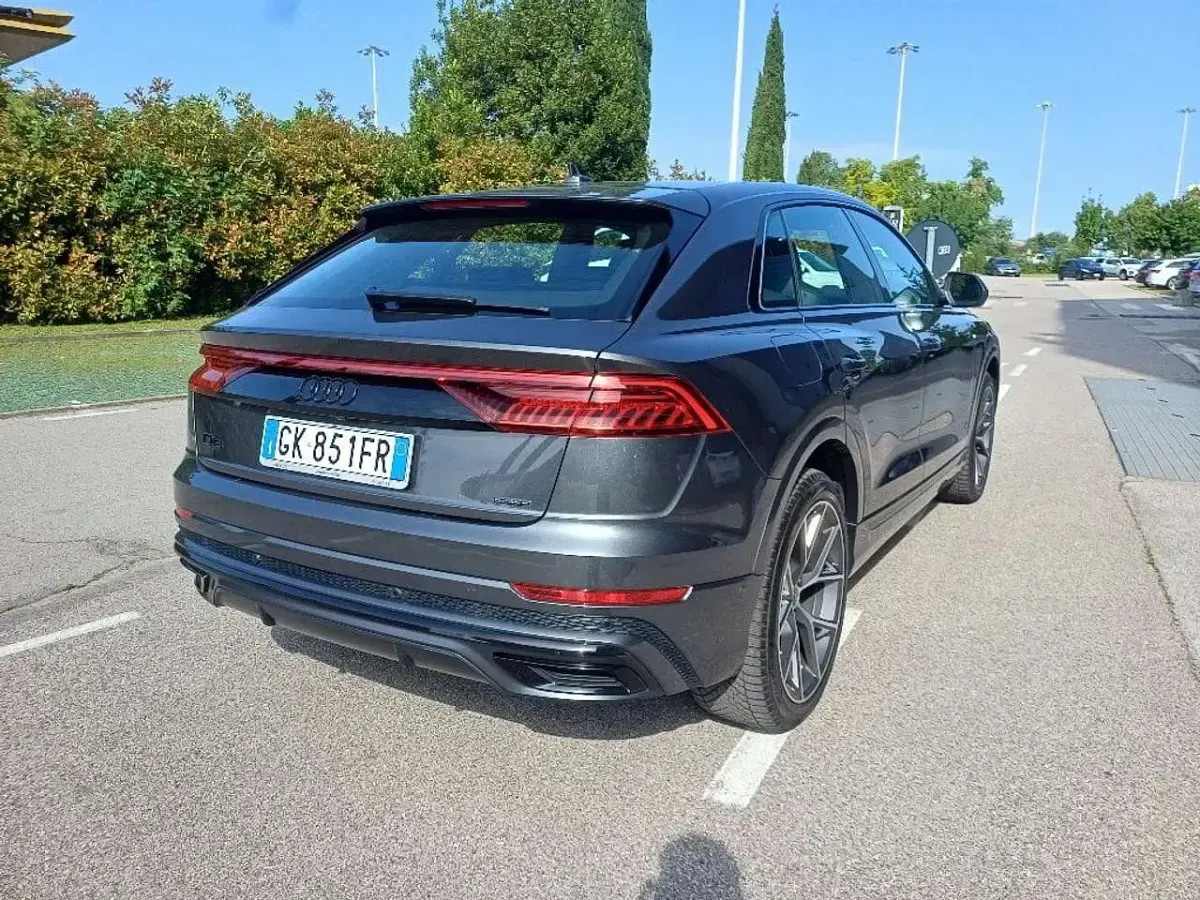 Usata Audi Q8 Sport 286 CV (210 kW) 2022 Grigio SUV
