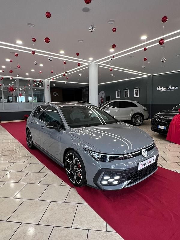 Usata VW Golf VIII GTI 265 CV (194 kW) 2025 Grigio Berlina