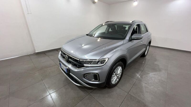 Usata VW T-Roc Life 150 CV (110 kW) 2023 Argento SUV