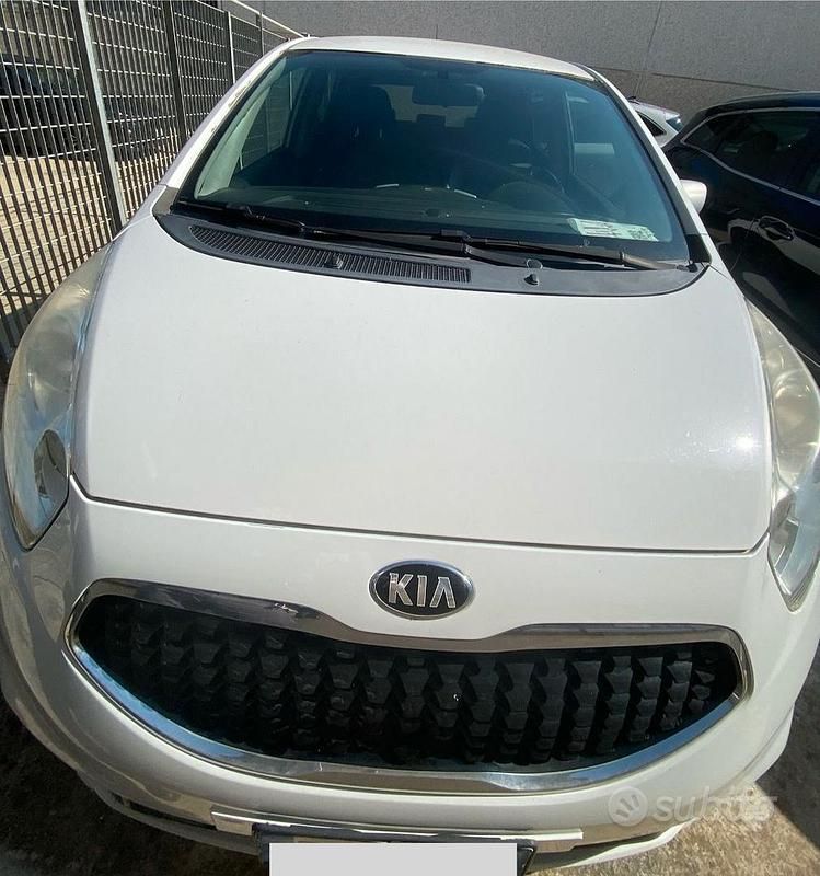 Usata Kia Venga 90 CV (66 kW) 2011 Bianco Utilitaria