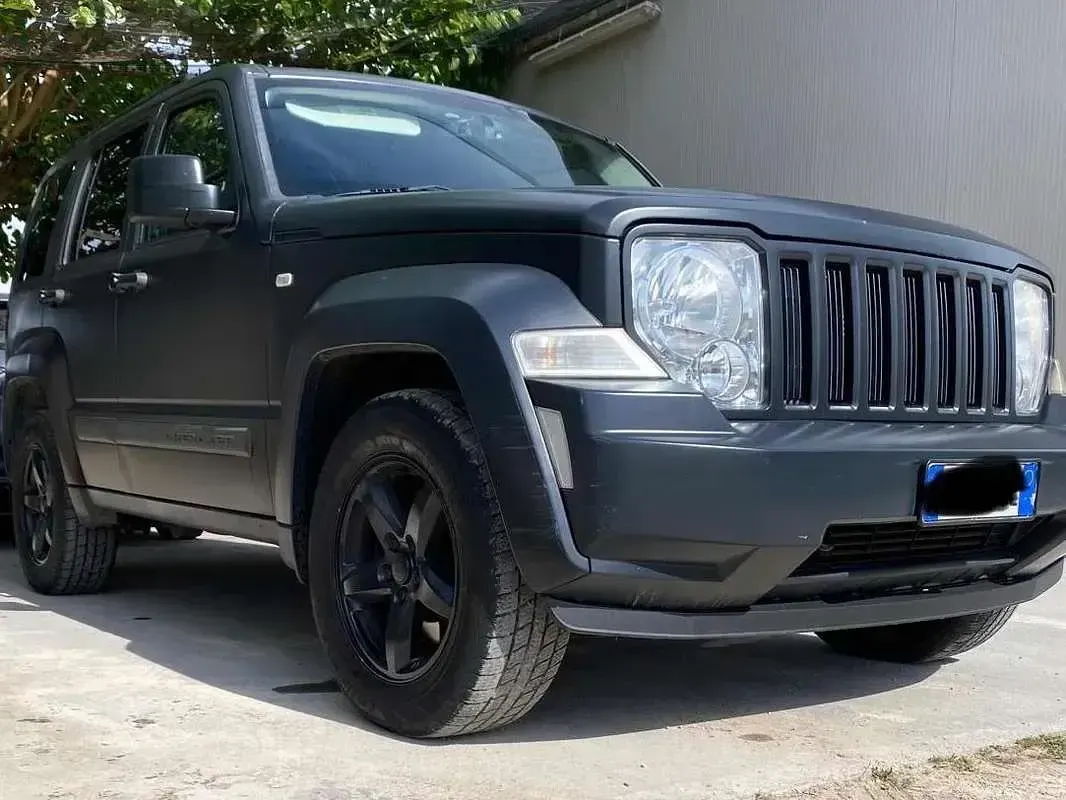 Usado Jeep Cherokee Overland 200 CV (147 kW) 2013 Negro SUV
