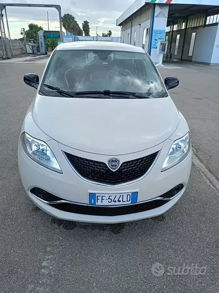 Usata Lancia Ypsilon 69 CV (50 kW) 2016 Utilitaria