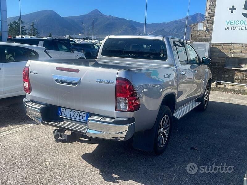 Usata Toyota HiLux 150 CV (110 kW) 2017 Grigio Pick-up