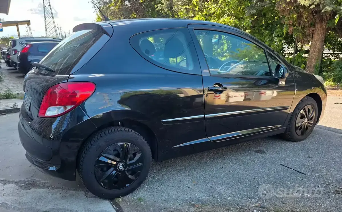 Usata Peugeot 207 68 CV (50 kW) 2012 Nero Berlina