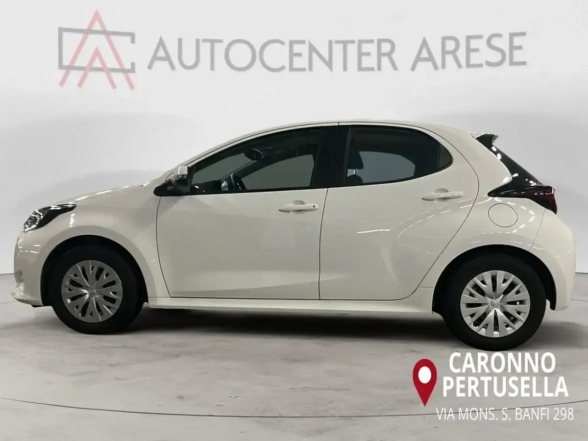 Usata Toyota Yaris Hybrid Active 92 CV (67 kW) 2025 Bianco Cabrio