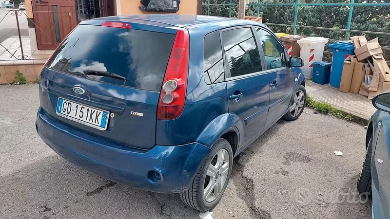 Usata Ford Fiesta 2006 Blu Utilitaria