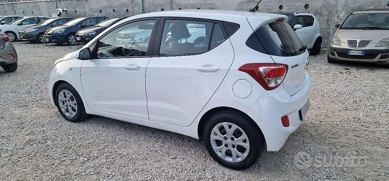 Usata Hyundai i10 Edition 67 CV (49 kW) 2015 Bianco Utilitaria