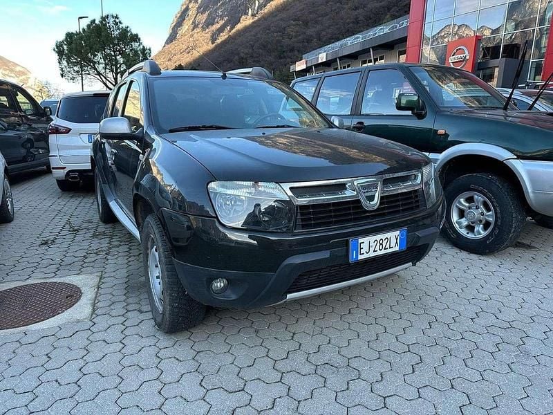 Nero Usata 2011 Dacia Duster Lauréate SUV | 8900 € (Buon prezzo) - Immagine 1/4