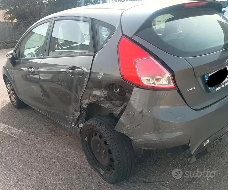 Usata Ford Fiesta 2017 Grigio Berlina