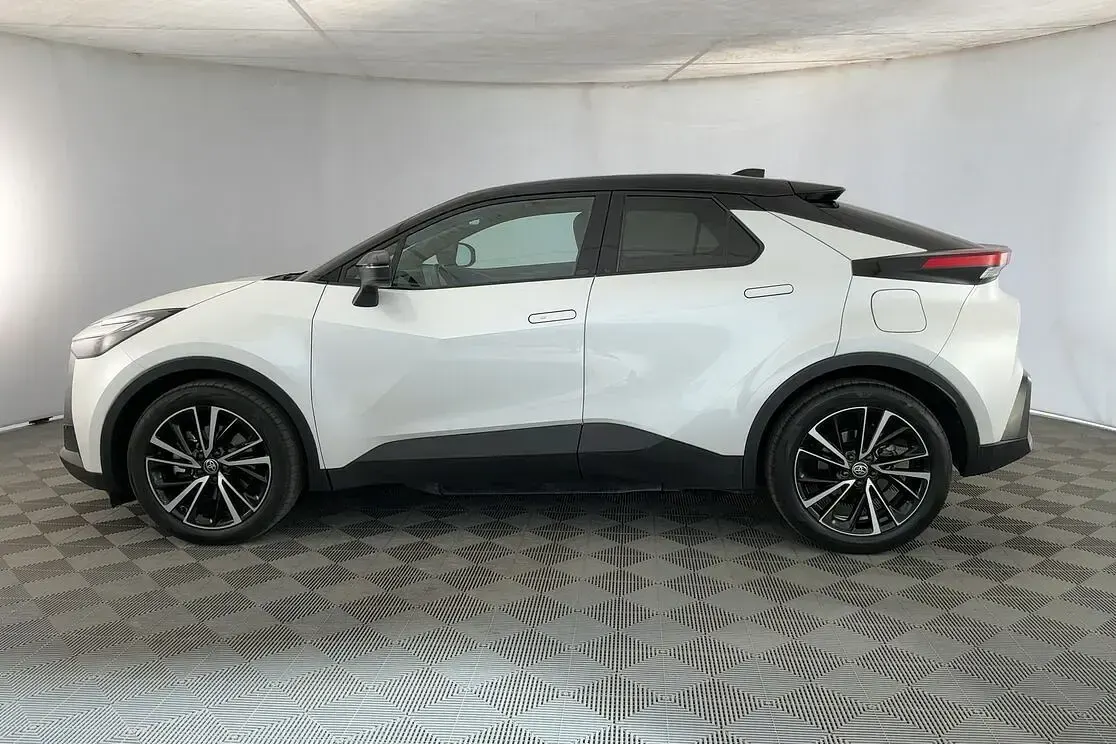 Usata Toyota C-HR Lounge 223 CV (164 kW) 2025 Bianco SUV