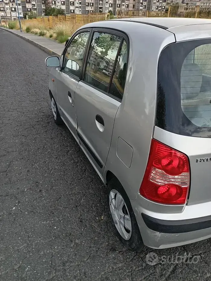 Usata Hyundai Atos 59 CV (43 kW) 2004 Grigio Utilitaria