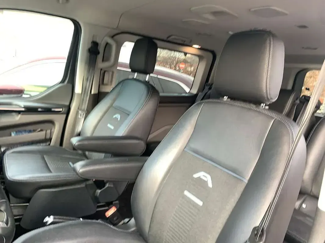 Usata Ford Tourneo 79 CV (58 kW) 2022 Argento Furgone