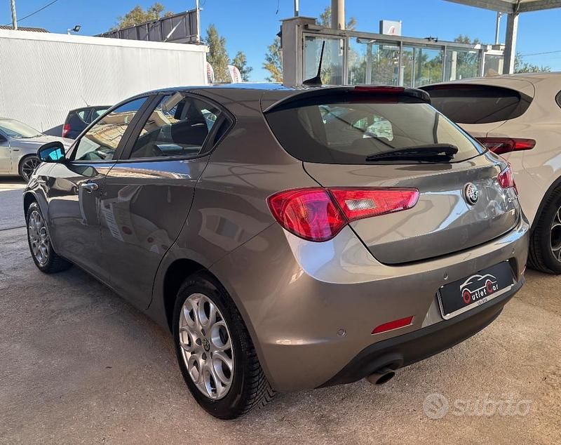 Usata Alfa Romeo Giulietta Super 120 CV (88 kW) 2019 Grigio Utilitaria