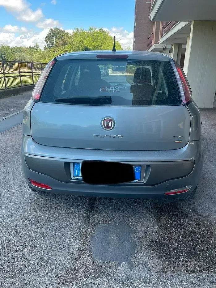 Usata Fiat Punto 90 CV (66 kW) 2010 Grigio Utilitaria