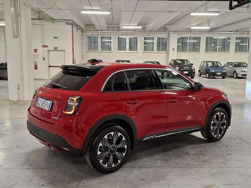 Nouvelle Fiat 600 La Prima 101 ch (74 kW) 2025 Rouge SUV