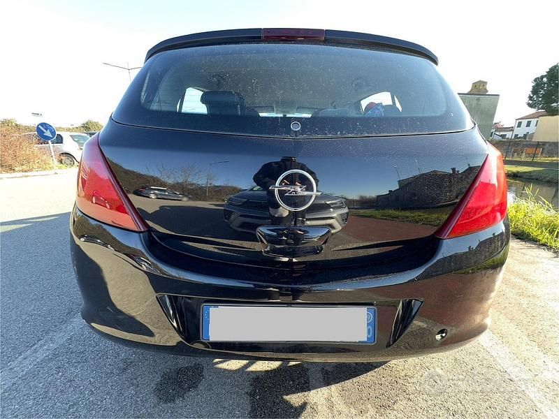 Usata Opel Corsa Cosmo 80 CV (58 kW) 2009 Nero Utilitaria