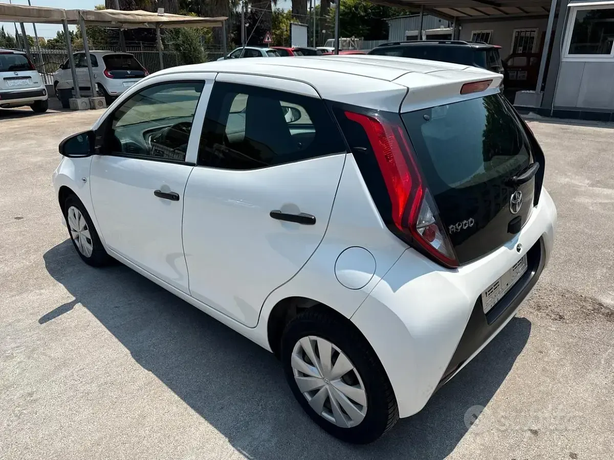 Usata Toyota Aygo X-wave 72 CV (52 kW) 2021 Bianco Utilitaria