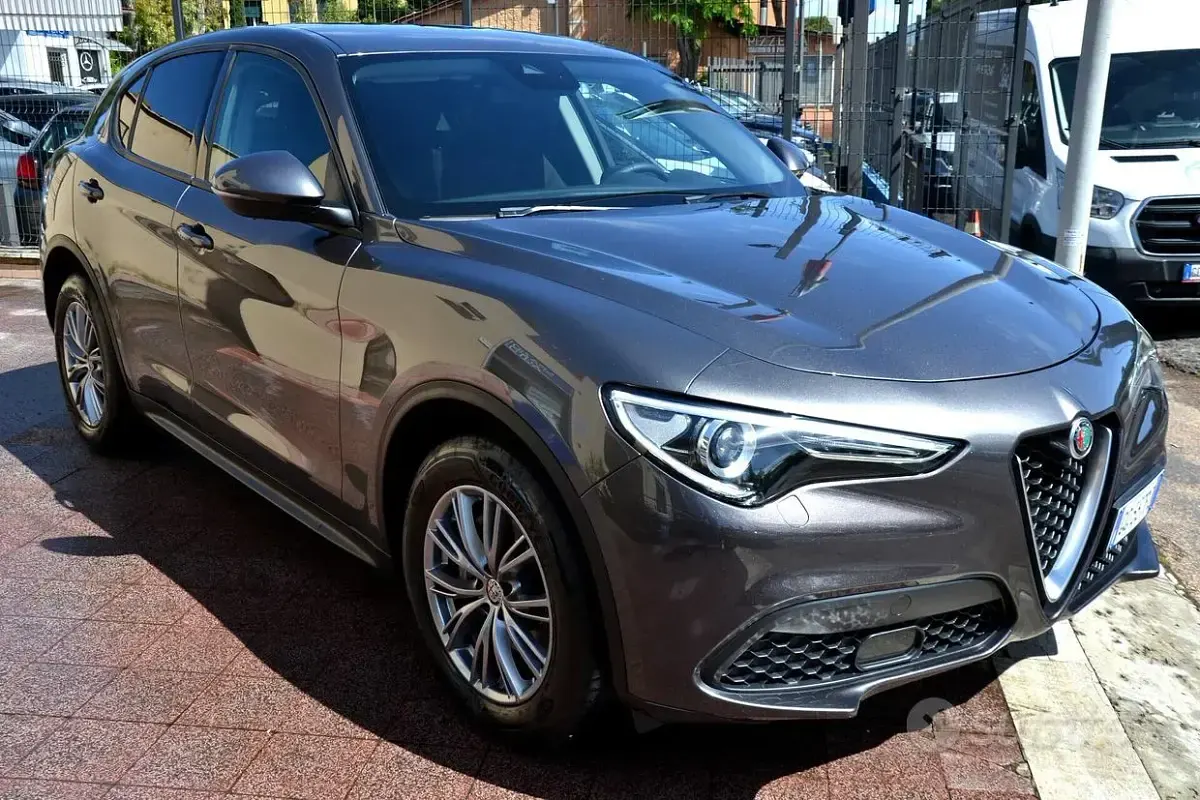 Usata Alfa Romeo Stelvio 160 CV (117 kW) 2021 Grigio SUV