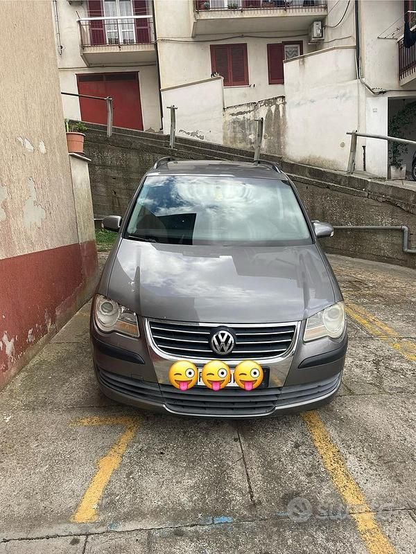 Begagnad VW Touran 90 HK (66 kW) 2007 Grå Minibuss