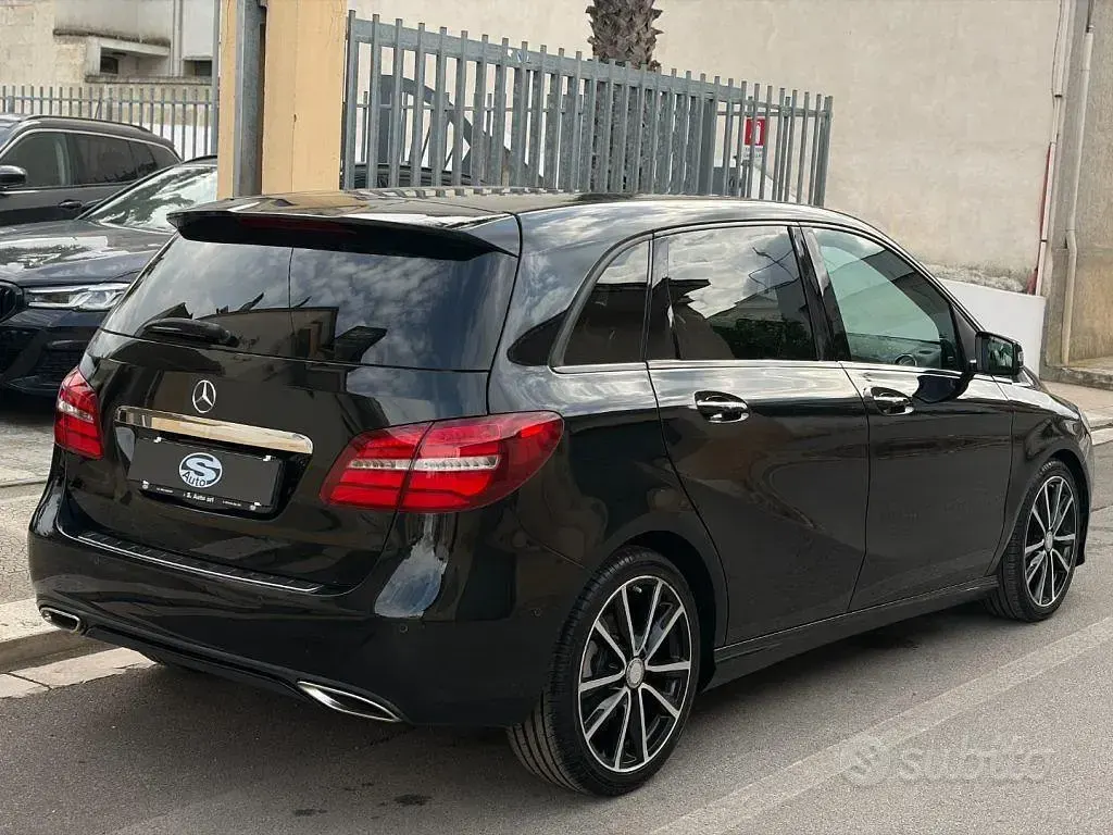Usata Mercedes B200 136 CV (100 kW) 2016 Nero Utilitaria