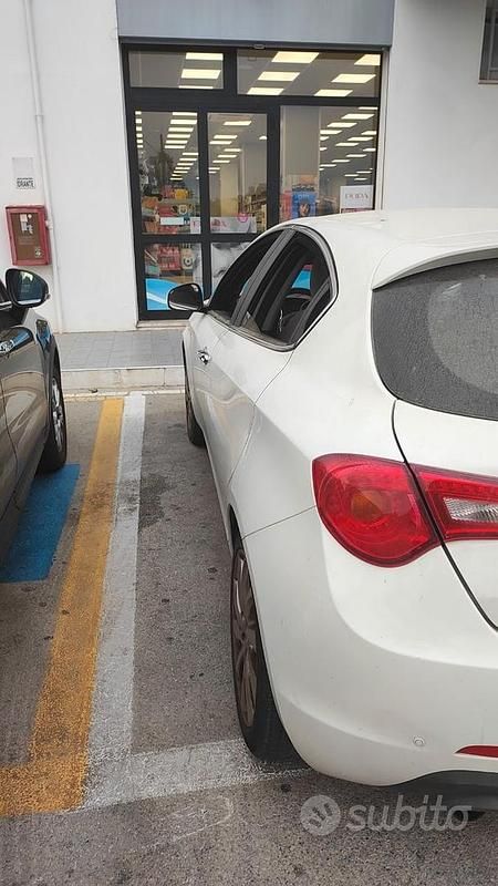 Bianco Usata 2015 Alfa Romeo Giulietta Due volumi | 7000 € (Super prezzo) - Immagine 1/4