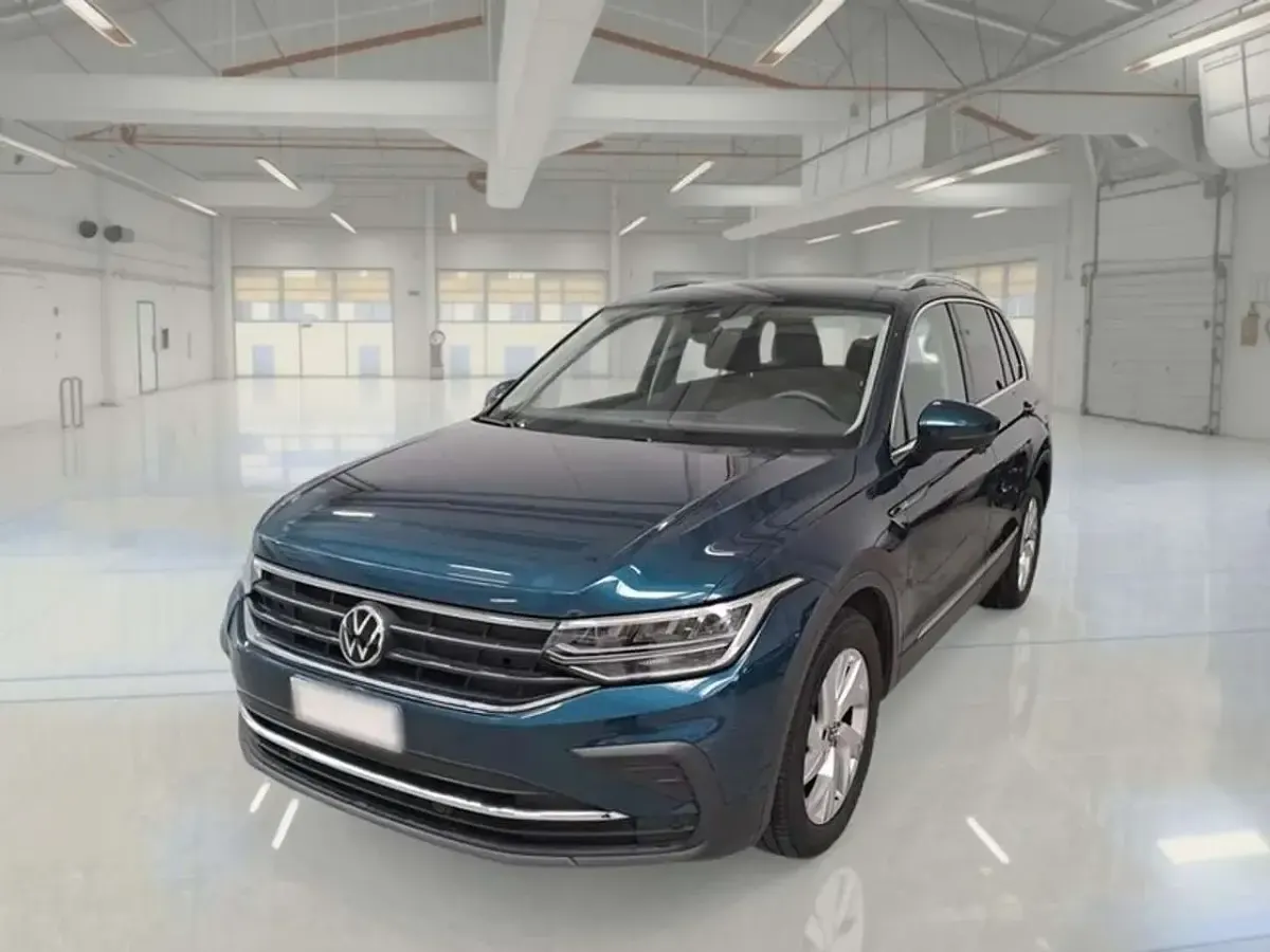 Usata VW Tiguan Life 131 CV (96 kW) 2021 Blu SUV