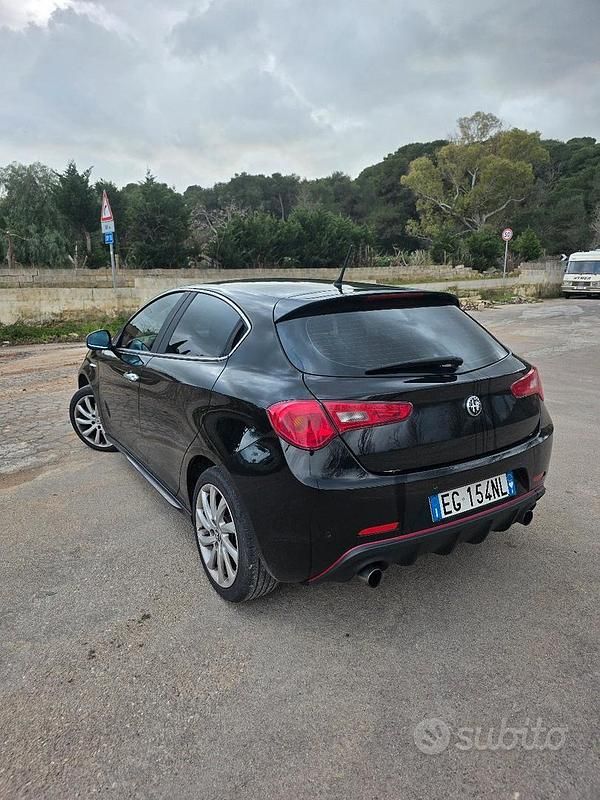 Usata Alfa Romeo Giulietta Exclusive 140 CV (102 kW) 2011 Nero Berlina