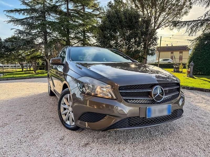 Usata Mercedes A180 109 CV (80 kW) 2013 Bronzo Berlina