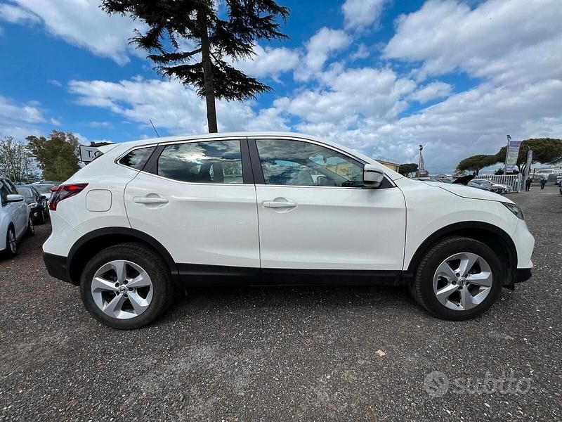 Usata Nissan Qashqai N-Connecta 140 CV (102 kW) 2019 Bianco SUV
