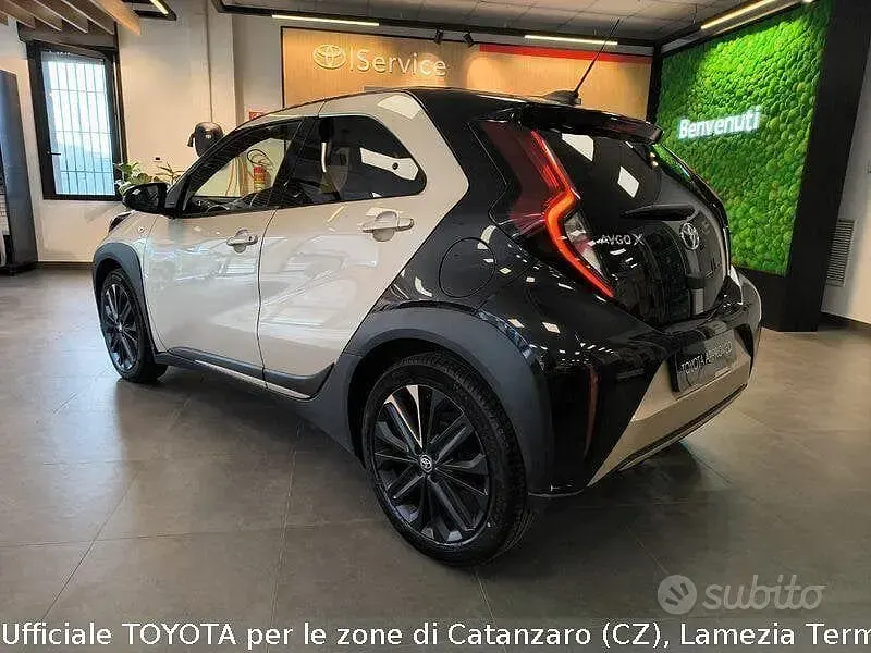 Usata Toyota Aygo X Trend 72 CV (52 kW) 2022 Beige SUV