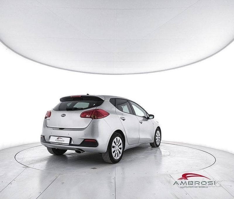 Usata Kia Ceed Active 99 CV (72 kW) 2014 Grigio Utilitaria