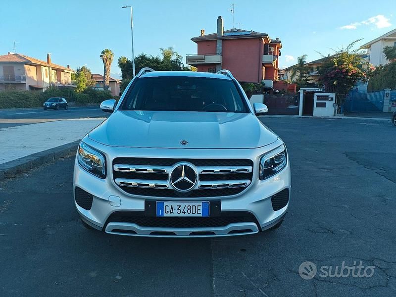 Usata Mercedes GLB180 116 CV (85 kW) 2020 Argento SUV