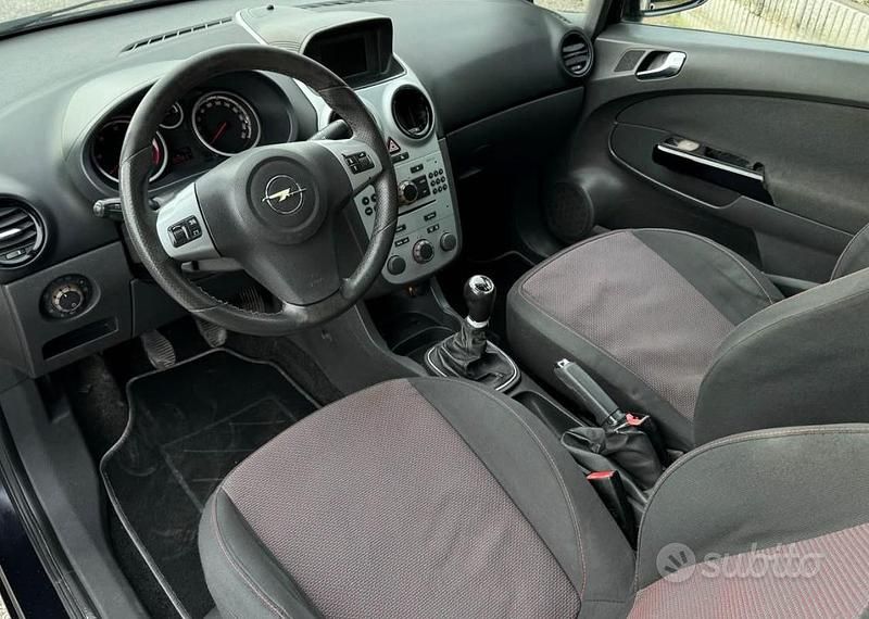Usata Opel Corsa 90 CV (66 kW) 2010 Nero Utilitaria