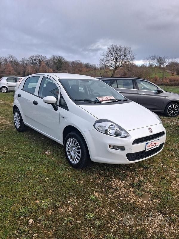 Usata Fiat Punto 77 CV (56 kW) 2016 Bianco Utilitaria