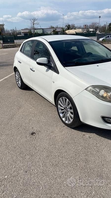 Usata Fiat Bravo 120 CV (88 kW) 2011 Bianco Utilitaria
