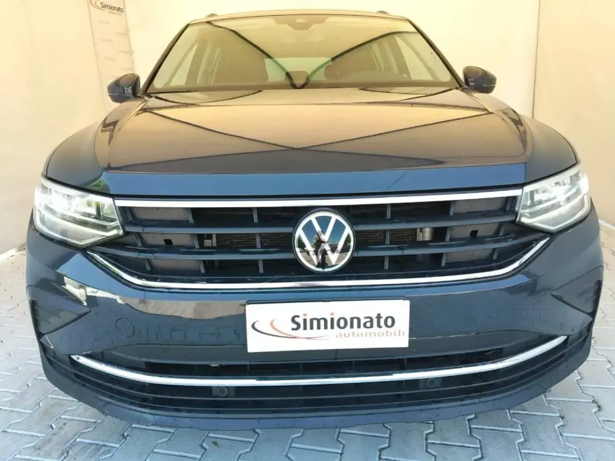 Usata VW Tiguan Life 150 CV (110 kW) 2023 Grigio scuro SUV