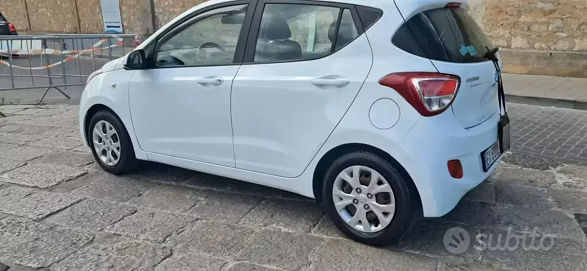 Usata Hyundai i10 67 CV (49 kW) 2014 Bianco Utilitaria
