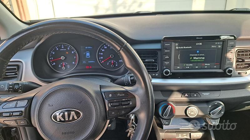 Usata Kia Stonic 100 CV (73 kW) 2019 Grigio SUV