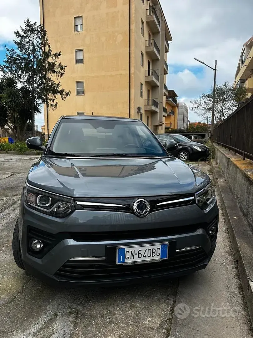 Usata SsangYong Tivoli 128 CV (94 kW) 2023 Grigio SUV