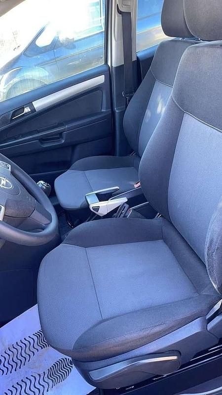 Usata Opel Zafira Enjoy 120 CV (88 kW) 2008 Argento Monovolume