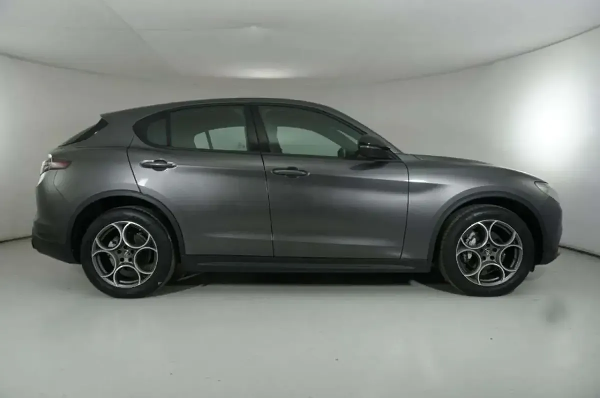 Usata Alfa Romeo Stelvio Sprint 160 CV (117 kW) 2024 Grigio SUV