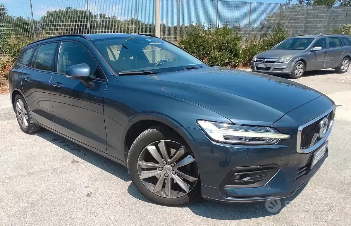 Usata Volvo V60 Business Edition 150 CV (110 kW) 2019 Bluazzurro Station wagon