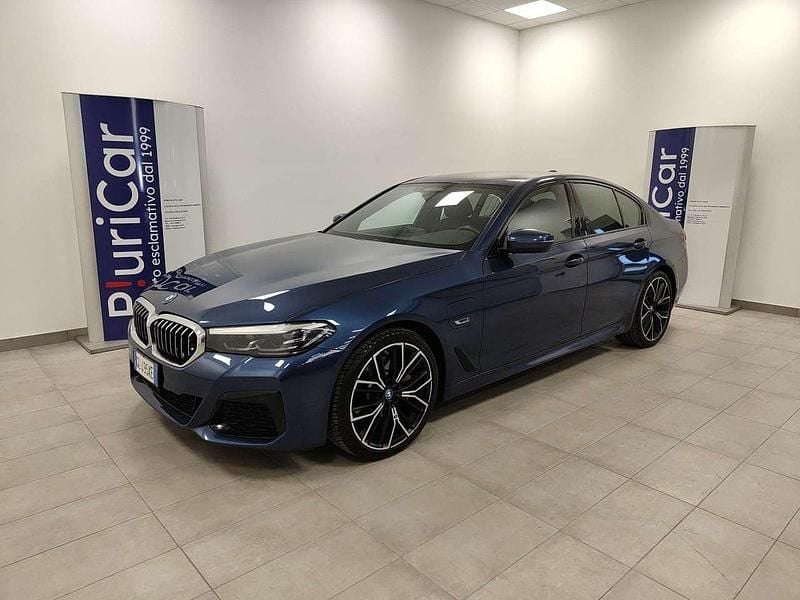 Usata BMW 530e M Sport 184 CV (135 kW) 2022 Blu/azzurro Berlina